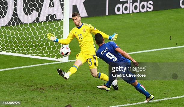 Graziano Pelle of Italy scores his team's second goal past David de Gea of Spain during the UEFA EURO 2016 round of 16 match between Italy and Spain...