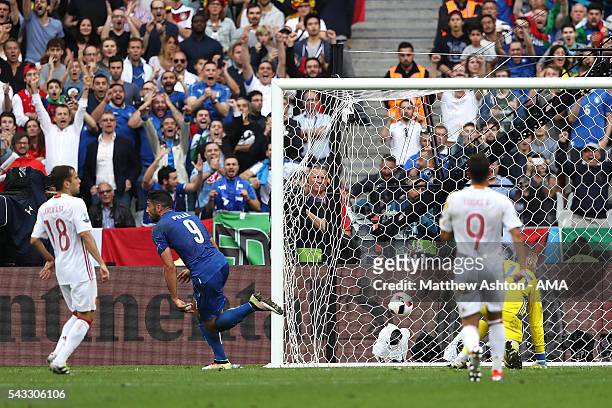 Graziano Pelle of Italy scores a goal to make the score 2-0 during the UEFA Euro 2016 Round of 16 match between Italy and Spain at Stade de France on...