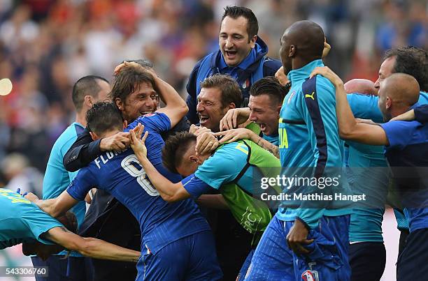 Antonio Conte head coach of Italy celebrates his team's 2-0 win with his team players and staffs after the UEFA EURO 2016 round of 16 match between...