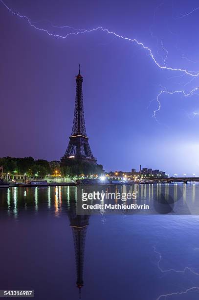 storm in paris - sturm der liebe stock-fotos und bilder