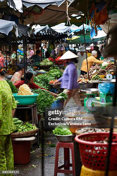 vegetable market in can tho, vietnam - can tho province stock pictures, royalty-free photos & images