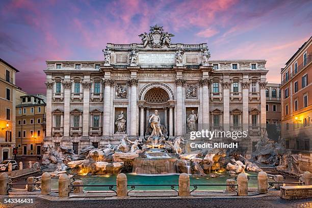 italy, rome, view of fontana di trevi - fuente estructura creada por el hombre fotografías e imágenes de stock