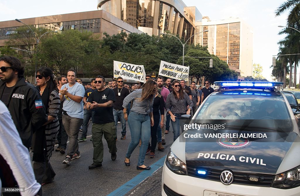 BRAZIL-POLICE-PROTEST