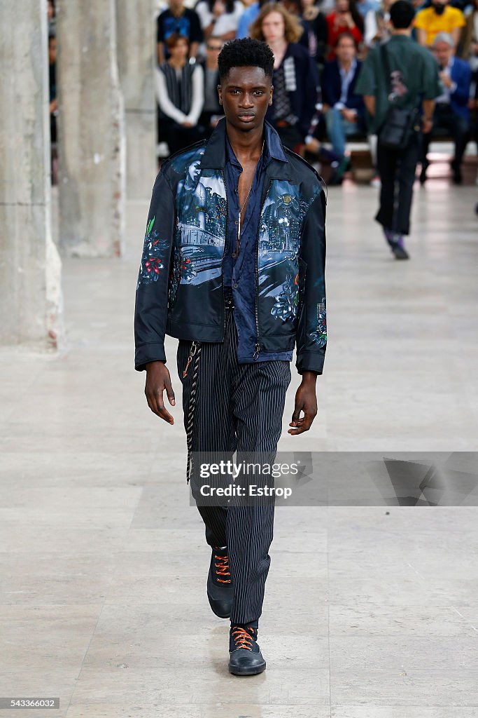 Lanvin : Runway - Paris Fashion Week - Menswear Spring/Summer 2017