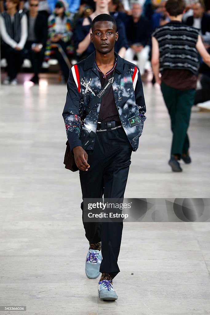 Lanvin : Runway - Paris Fashion Week - Menswear Spring/Summer 2017