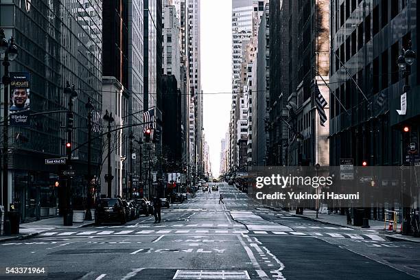 manhattan street - avenue stock pictures, royalty-free photos & images