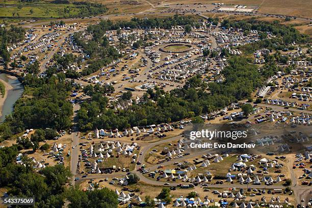 crow fair - the tipi capital of the world - reserva indígena americana - fotografias e filmes do acervo