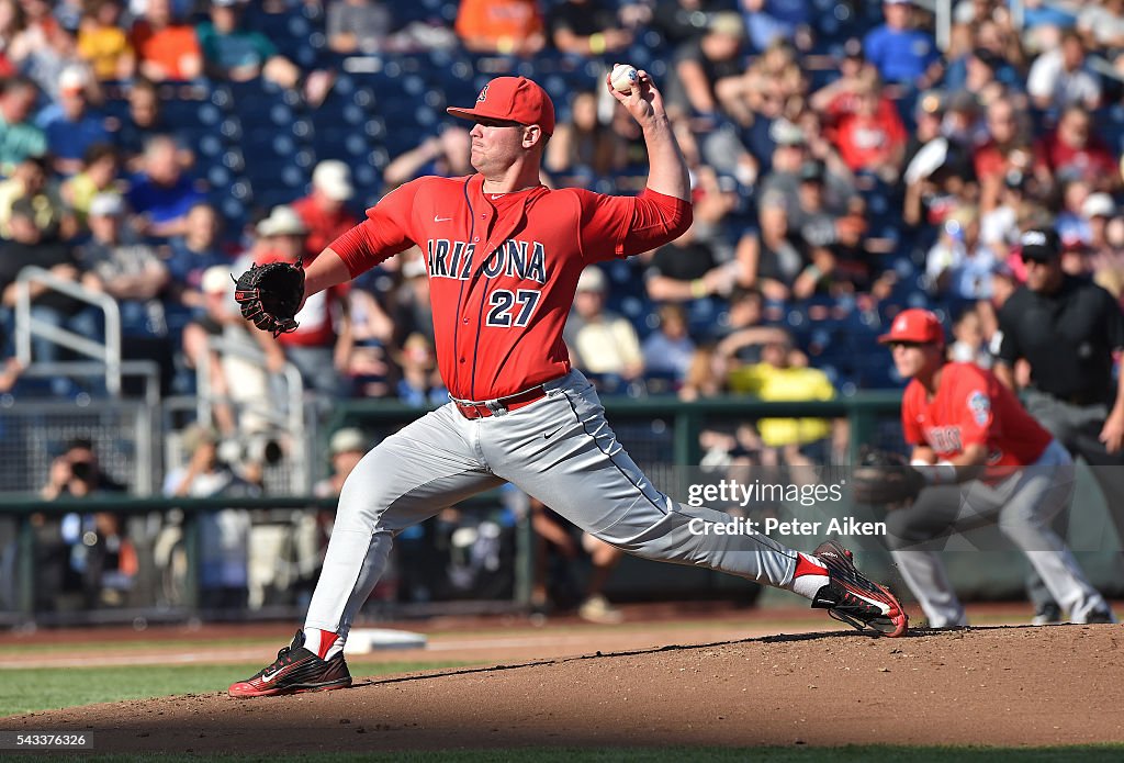 College World Series - Arizona v Coastal Carolina - Game One