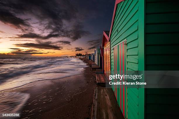 sunset at brighton beach - brighton beach melbourne - fotografias e filmes do acervo