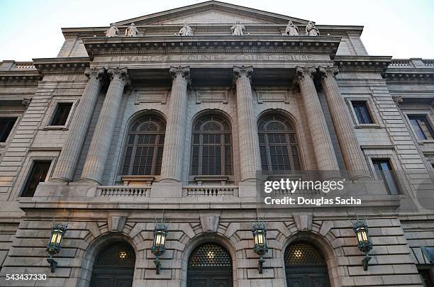 county courthouse, cleveland, ohio, united states - art for social justice stock pictures, royalty-free photos & images