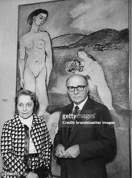 Matisse exhibition in the Grand Palais in Paris. Daughter and son of the artist Marguerite Duthuit and Pierre Matisse in front of a picture. 1970....