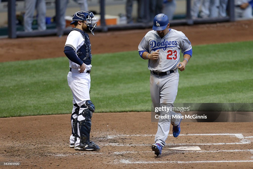 Los Angeles Dodgers v Milwaukee Brewers