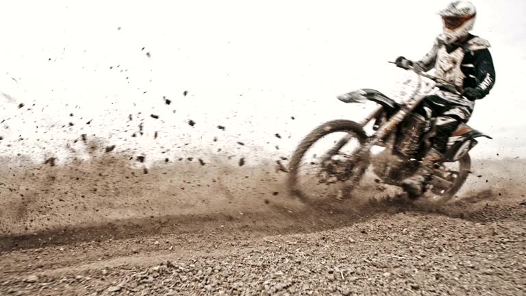 https://media.gettyimages.com/id/543509010/video/dirt-bikers-riding-fast-through-the-turn.jpg?b=1&s=640x640&k=20&c=NQrRTX4Dhv29qMmfac_RgtFEM1tlJexiTuUxB63xsdc=