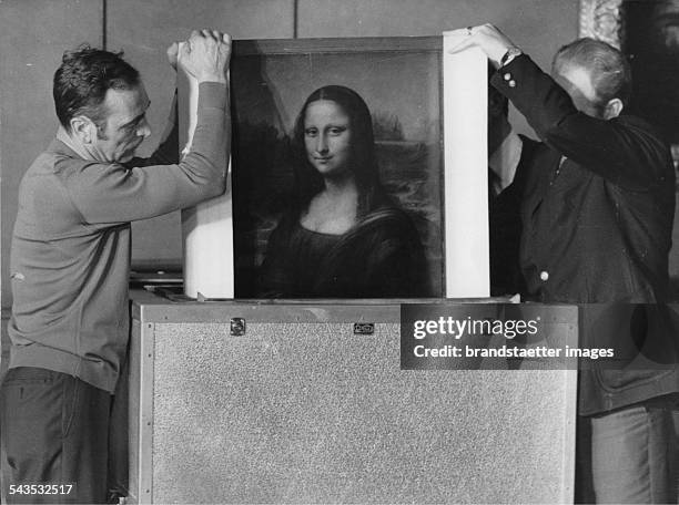 The Mona Lisa is packed for the transport to Tokyo. Louvre. Paris. 15th April 1974. Photograph. .