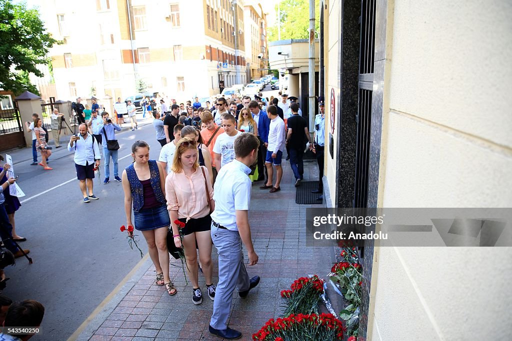 Flowers left outside Turkish Embassy in Moscow