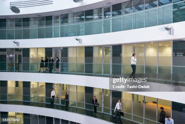 hall del business center - largo descrizione generale foto e immagini stock