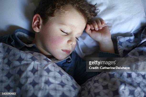 a 4 years old boy sleeping in his bed - 2 3 years stock-fotos und bilder
