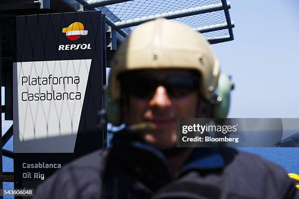 13 Aboard The Repsol Sa Casablanca Oil Platform Photos & High Res ...
