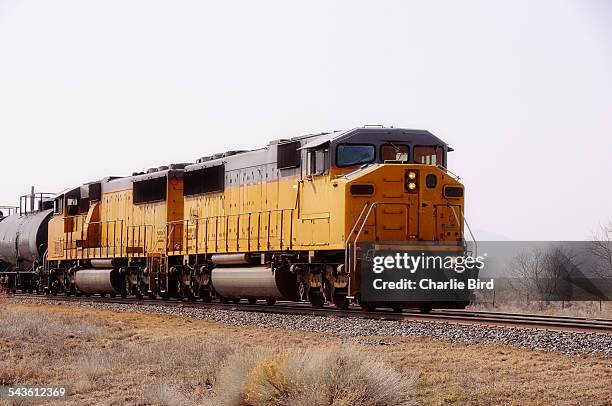 moving locomotive - 貨物列車 ストックフォトと画像