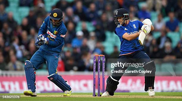 Joe Root of England bats during the 4th ODI Royal London One Day International match between England and Sri Lanka at The Kia Oval on June 29, 2016...