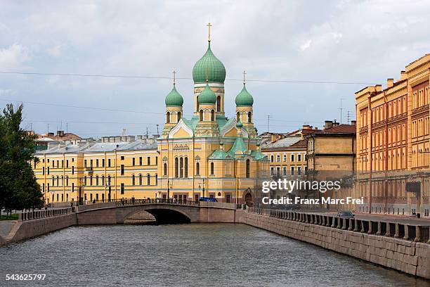gribojedow canal and church of st. isidor - gribojedow kanal stock-fotos und bilder