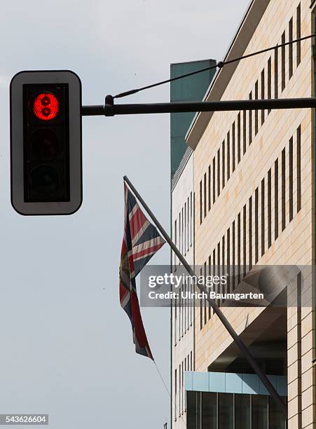 Exterior view of the British Embassy in Berlin and a red traffic light.