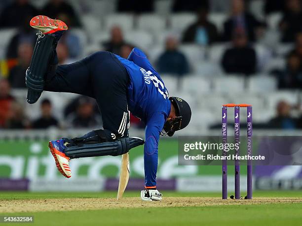 Jason Roy of England injures his foot during the 4th Royal London ODI between England and Sri Lanka at The Kia Oval on June 29, 2016 in London,...