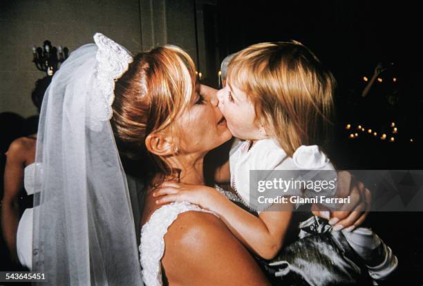 The Venezuelan actress and model Catherine Fulop the day of her wedding with her daughter Oriana, 5th April 1998, Buenos Aires, Argentina..