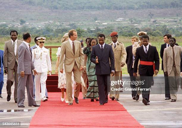 In their official trip to Congo, the Spanish Kings Juan Carlos of borbon and Sofia are received at the airport of Brazaville by President Denis...