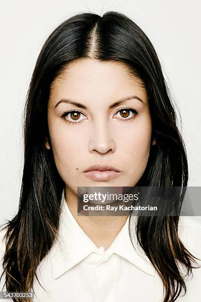 woman head on portrait serious - hair parting stockfoto's en -beelden