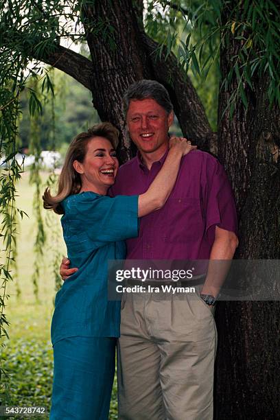 American Governor of Arkansas and Democratic candidate to the presidency Bill Clinton and his wife Hillary.