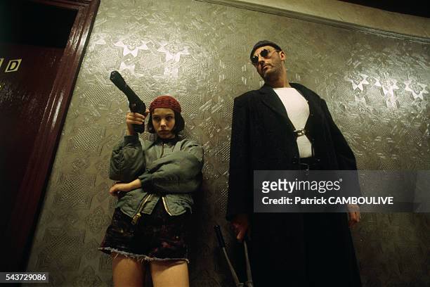 American actress Natalie Portman and French actor Jean Reno on the set of the film "Leon", directed by Luc Besson.