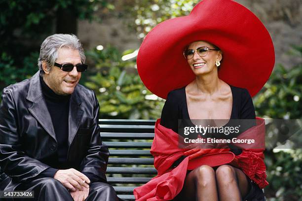 Italian actors Marcello Mastroianni and Sophia Loren on the set of the film Pret-a-Porter , directed by American director Robert Altman.