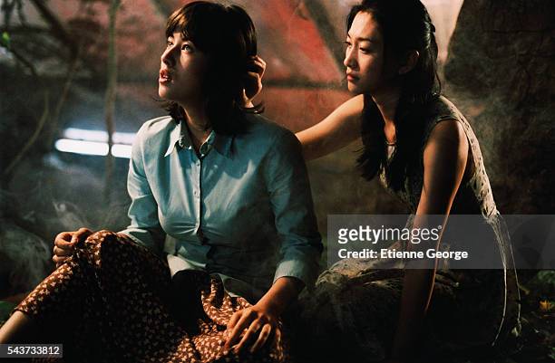 Chinese-French actress Mylène Jampanoï and Chinese actress Xiao Ran Li on the set of Les filles du botaniste written and directed by Dai Sijie.