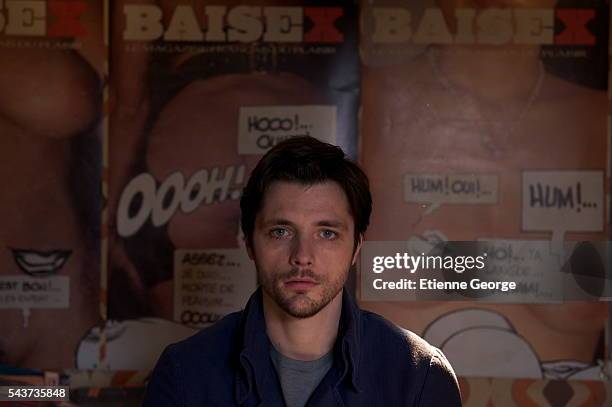 French actor Raphaël Personnaz on the set of La Stratégie de la Poussette, written and directed by Clément Michel.