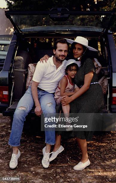 Tunisian born Actress Amina Annabi and Panamanian actor Miguel Bosé and a child on the set of "La Nuit sacrée" directed by Nicolas Klotz, based on...