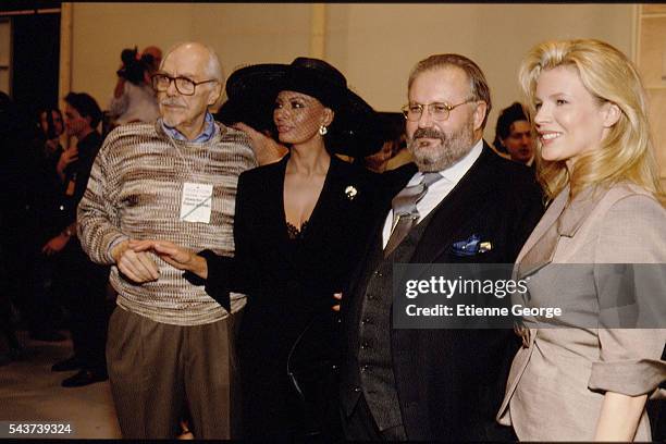 Director Robert Altman, Italian actress Sophia Loren, Italian fashion designer Gianfranco Ferre and Kim Basinger on the set of the film...