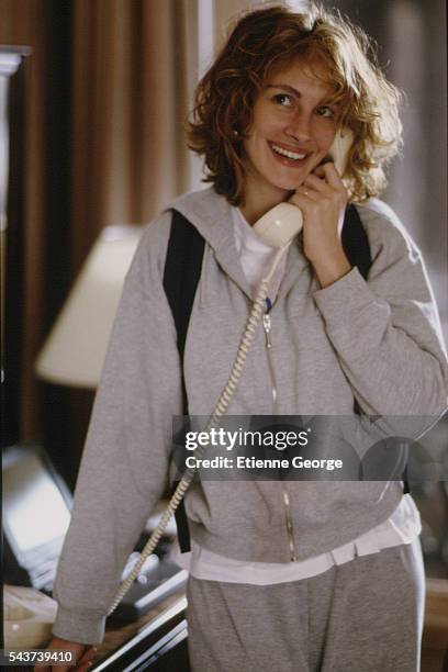 Julia Roberts on the set of the film Prêt-à-Porter, , directed by American director Robert Altman.