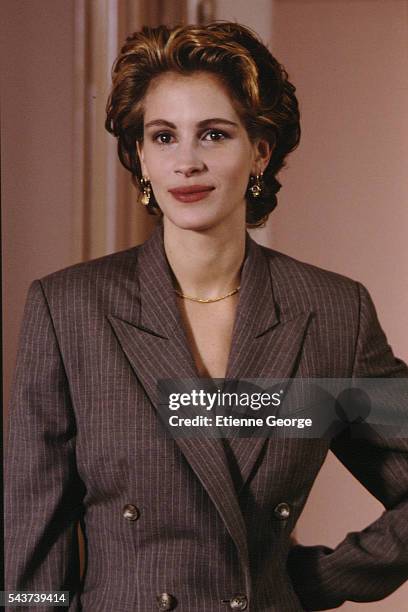 Julia Roberts on the set of the film Prêt-à-Porter, , directed by American director Robert Altman.