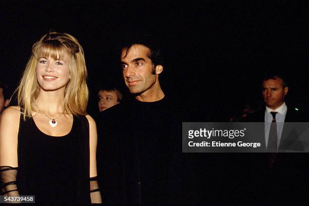 German Fashion model Claudia Schiffer and American magician and illusionist David Copperfield on the set of the film Prêt-à-Porter, , directed by...