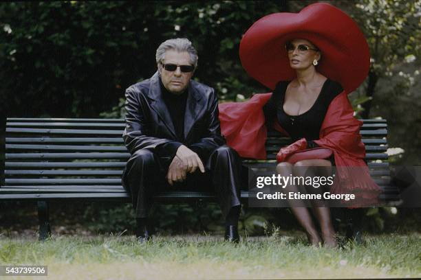 Italians actors Sophia Loren and Marcello Mastroianni on the set of the film Prêt-à-Porter, , directed by American director Robert Altman.