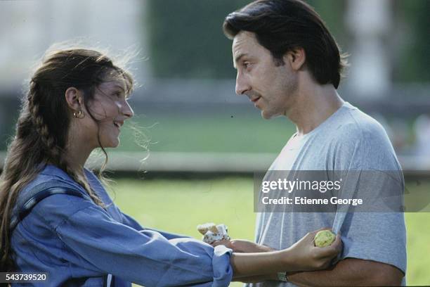 French actors Julia Maraval and Jean-Hugues Anglade on the set of the film Dis-moi oui... Directed by French director Alexandre Arcady.