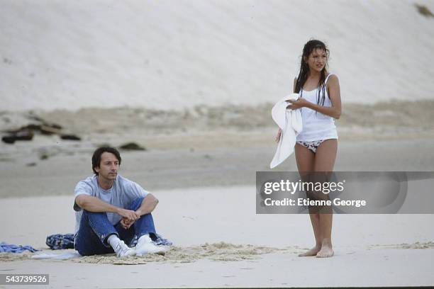 French actors Julia Maraval and Jean-Hugues Anglade on the set of the film Dis-moi oui... Directed by French director Alexandre Arcady.