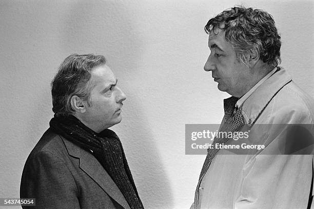 French actors Michel Serrault and Philippe Noiret on the set of the film "Pile ou face" , by Italian director Robert Enrico and based on Alfred...