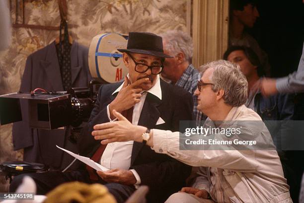 American jazz saxophonist Dexter Gordon receives directions from French director Bertrand Tavernier on the set of "Round Midnight" , based on the...