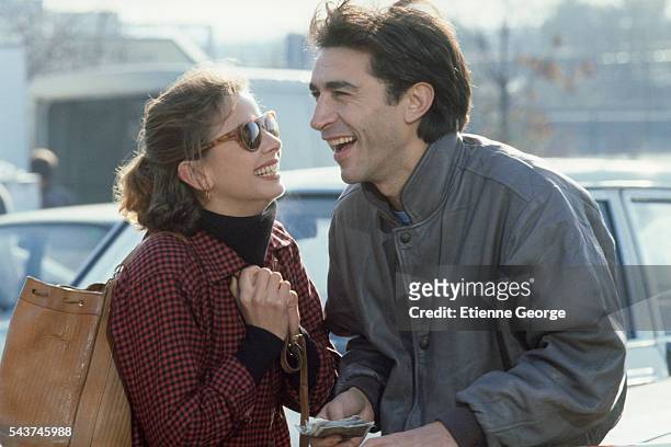 French actor Richard Berry and Spanish actress Victoria Abril on the set of the film "L'Addition", by French director Denis Amar.