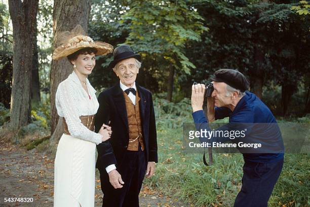French actress Sabine Azéma with actor and theater director Louis Ducreux being photographed by Robert Doisneau on the set of "Un dimanche à la...