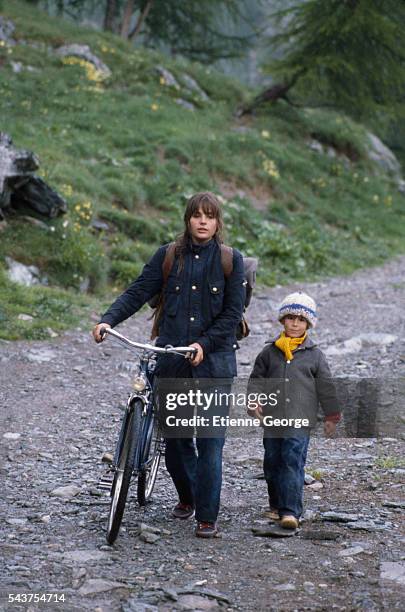 French actors and real-life siblings Marie and Vincent Trintignant on the set of the film "Premier Voyage" , directed by their mother, French...