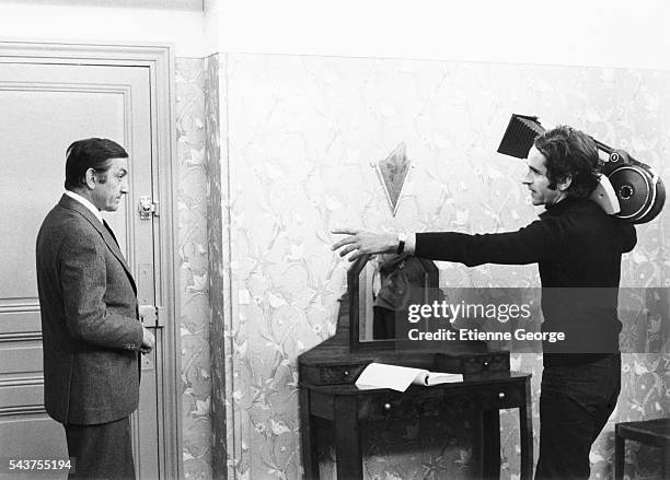 Italain-born actor Lino Ventura on the set of "L'Emmerdeur", directed by Edouard Molinaro and based on Francis Veber's play "Le Contrat".