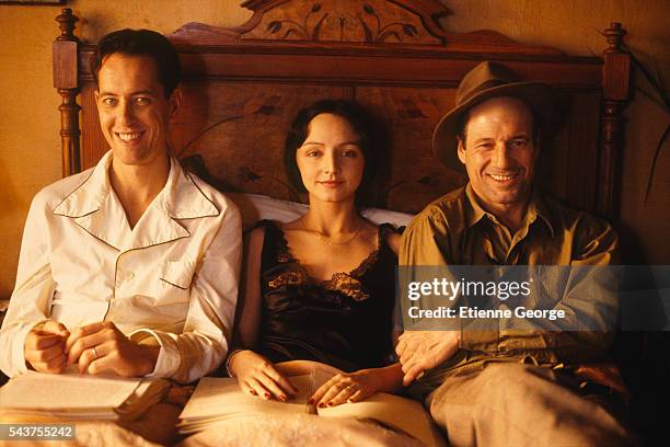 Swaziland-born actor Richard E. Grant, Portugese actress Maria de Medeiros and American actor Fred Ward on the set of the film "Henry & June",...